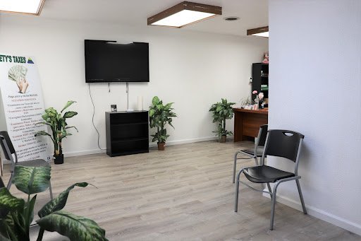 Bookkeeping Service Urbana – Lety’s Taxes & Title Service